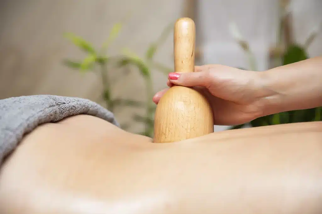 Masseuse doing swedish back pain relief massage