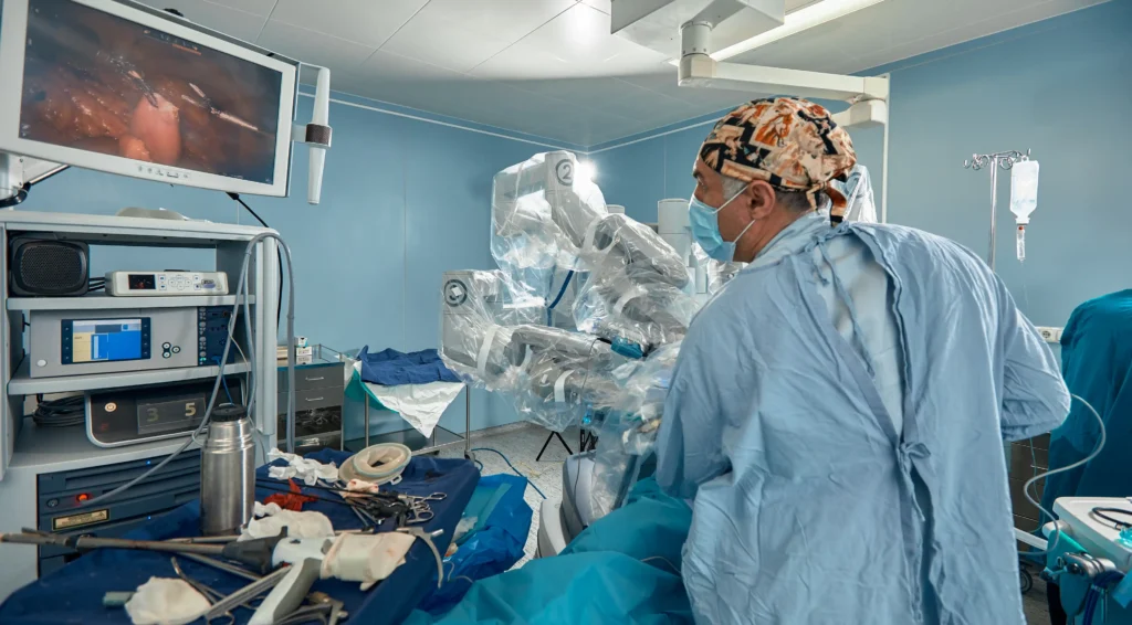 Surgeon performing spinal fusion surgery using robotic-assisted technology, demonstrating how advanced techniques can improve spinal fusion surgery success rate.