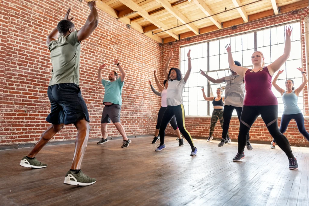 Group fitness class in progress, illustrating the role of physical activity in oncological pain relief.